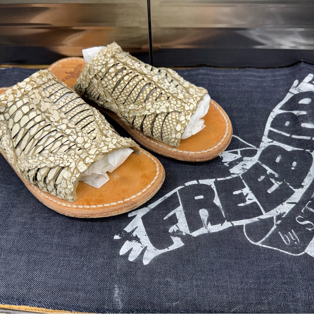 Freebird Sandals Size 9 Willow Cream Snake